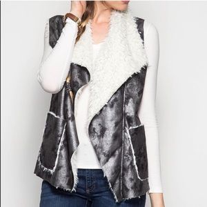 Black metallic vest with fur lining